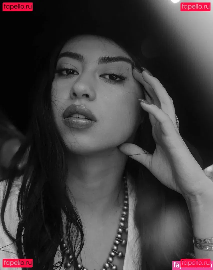 Amber Midthunder Onlyfans Photo Gallery 