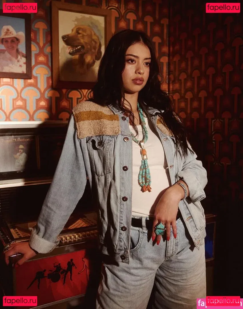 Amber Midthunder Onlyfans Photo Gallery 