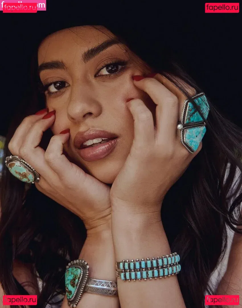 Amber Midthunder Onlyfans Photo Gallery 