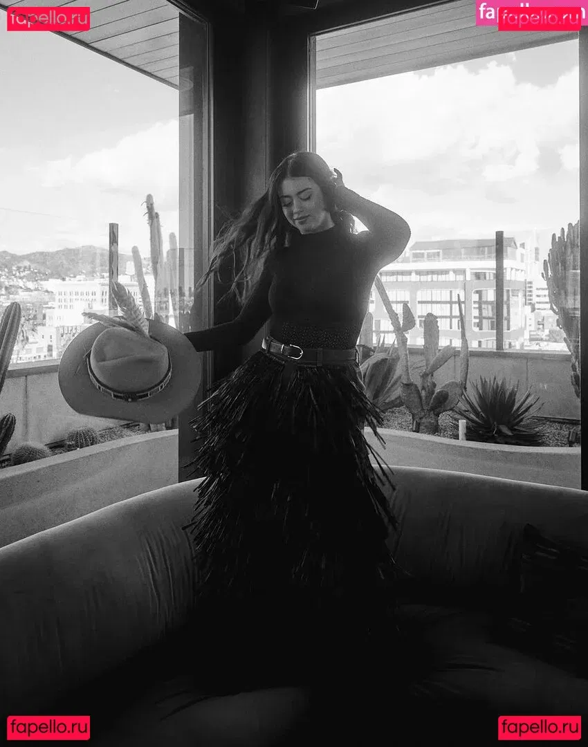 Amber Midthunder Onlyfans Photo Gallery 