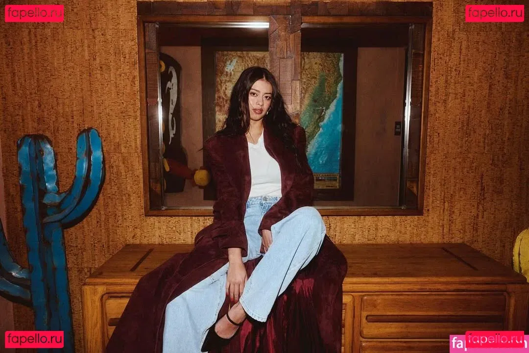 Amber Midthunder Onlyfans Photo Gallery 