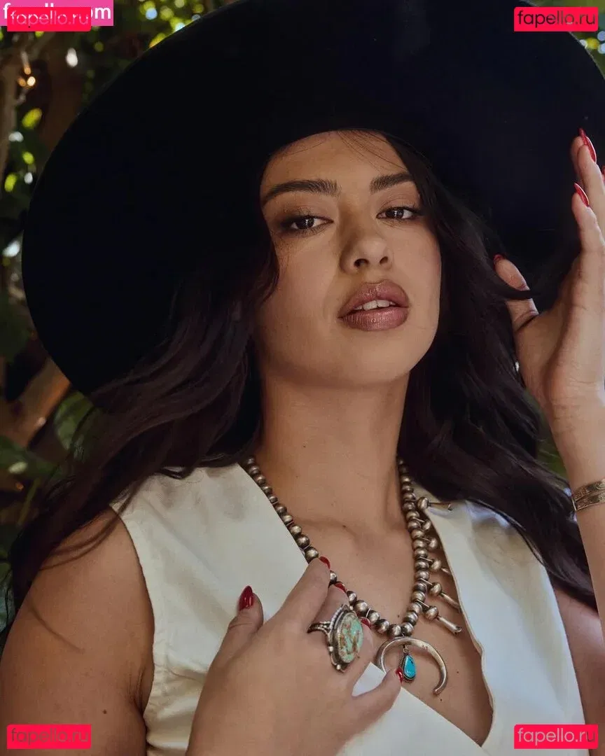 Amber Midthunder Onlyfans Photo Gallery 