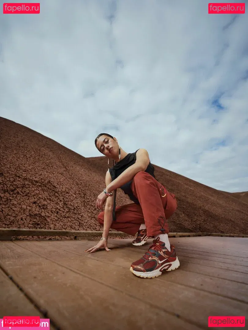 Amber Midthunder Onlyfans Photo Gallery 