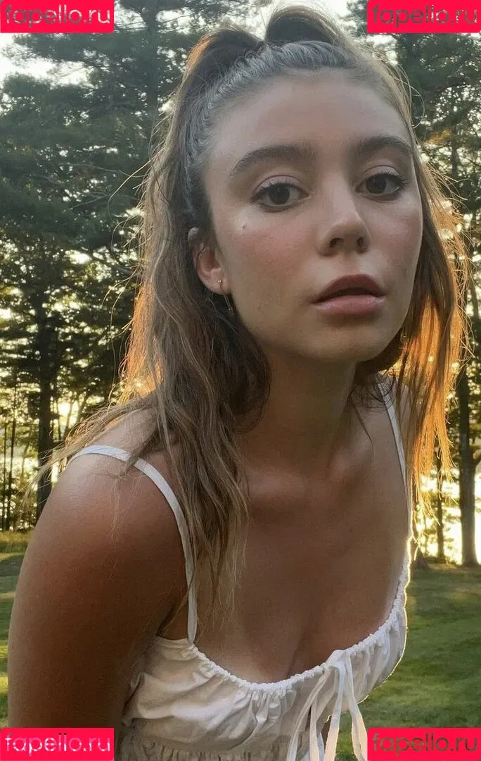 Genevieve Hannelius Onlyfans Photo Gallery 