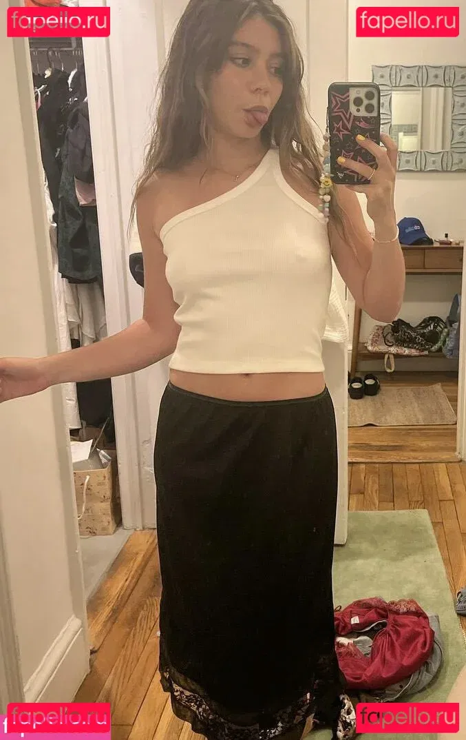 Genevieve Hannelius Onlyfans Photo Gallery 