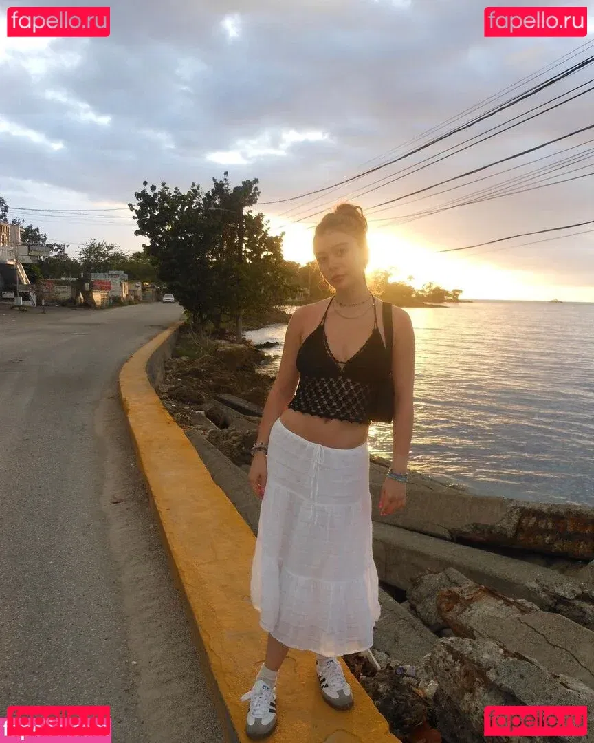 Genevieve Hannelius Onlyfans Photo Gallery 