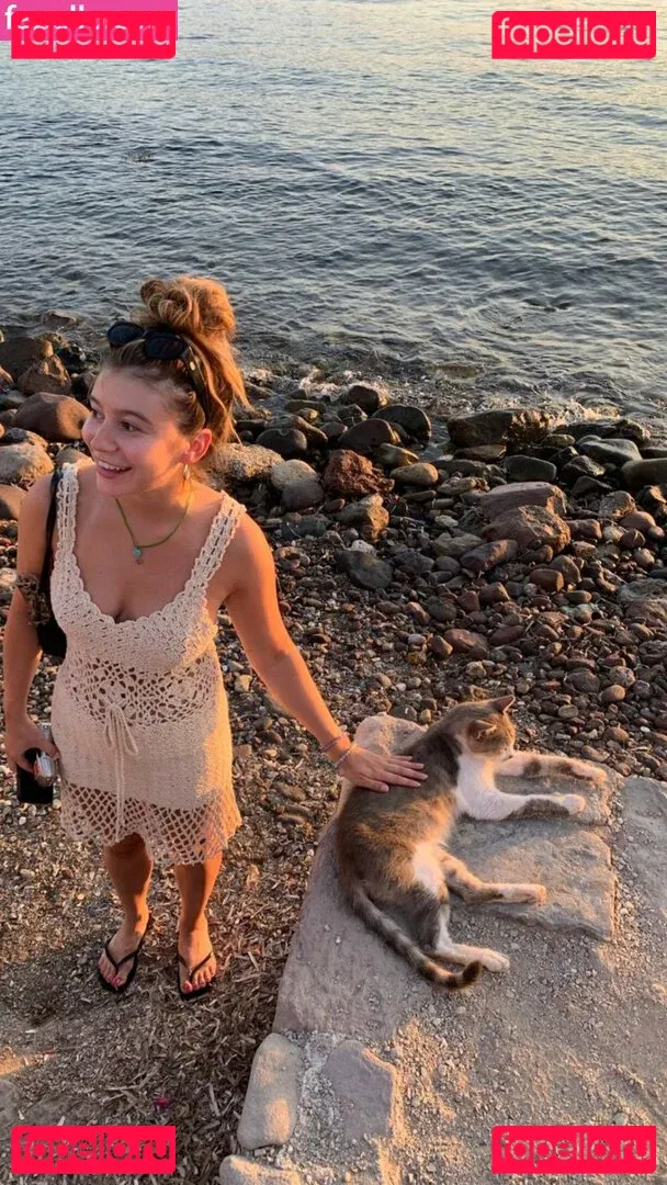 Genevieve Hannelius Onlyfans Photo Gallery 