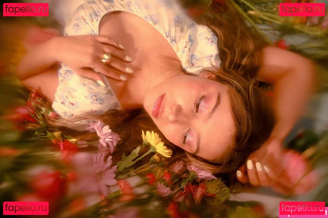 Genevieve Hannelius Onlyfans Photo Gallery 