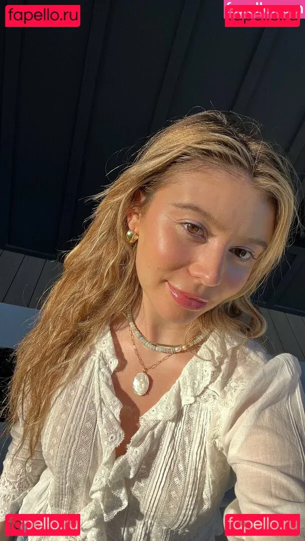 Genevieve Hannelius Onlyfans Photo Gallery 