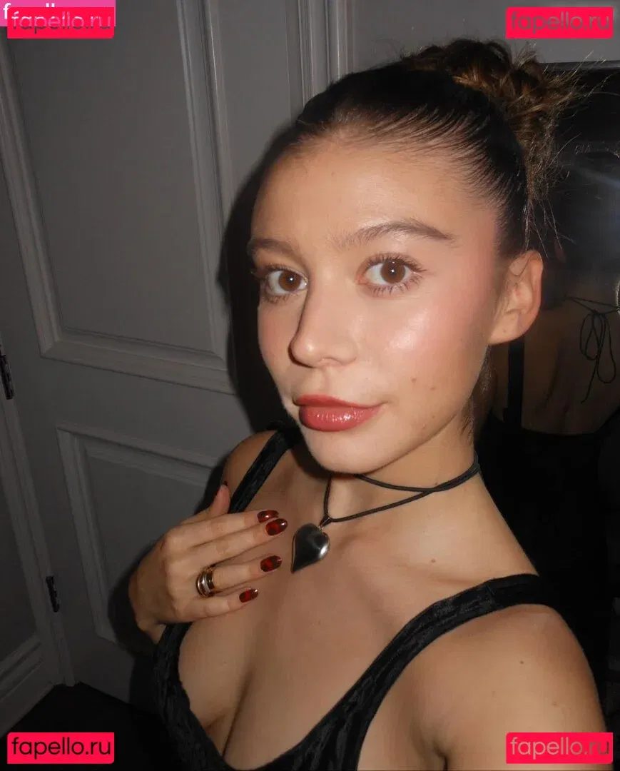 Genevieve Hannelius Onlyfans Photo Gallery 