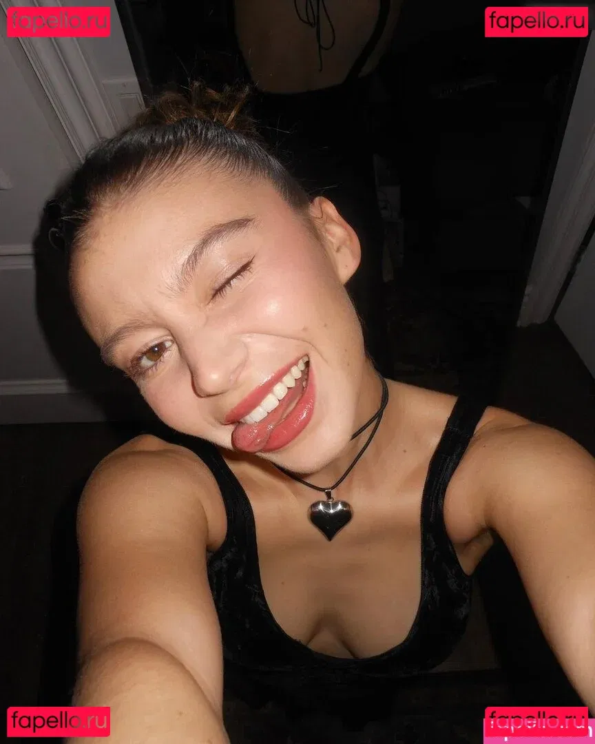 Genevieve Hannelius Onlyfans Photo Gallery 