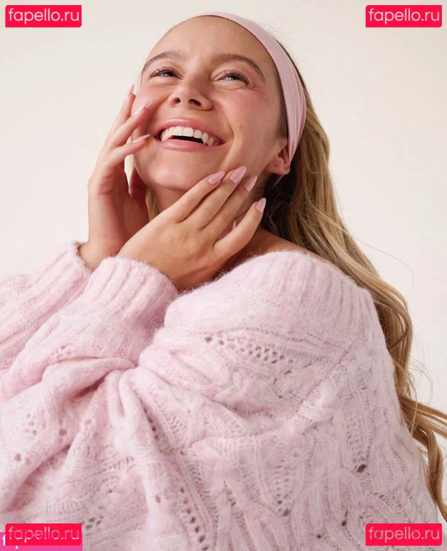 Genevieve Hannelius Onlyfans Photo Gallery 