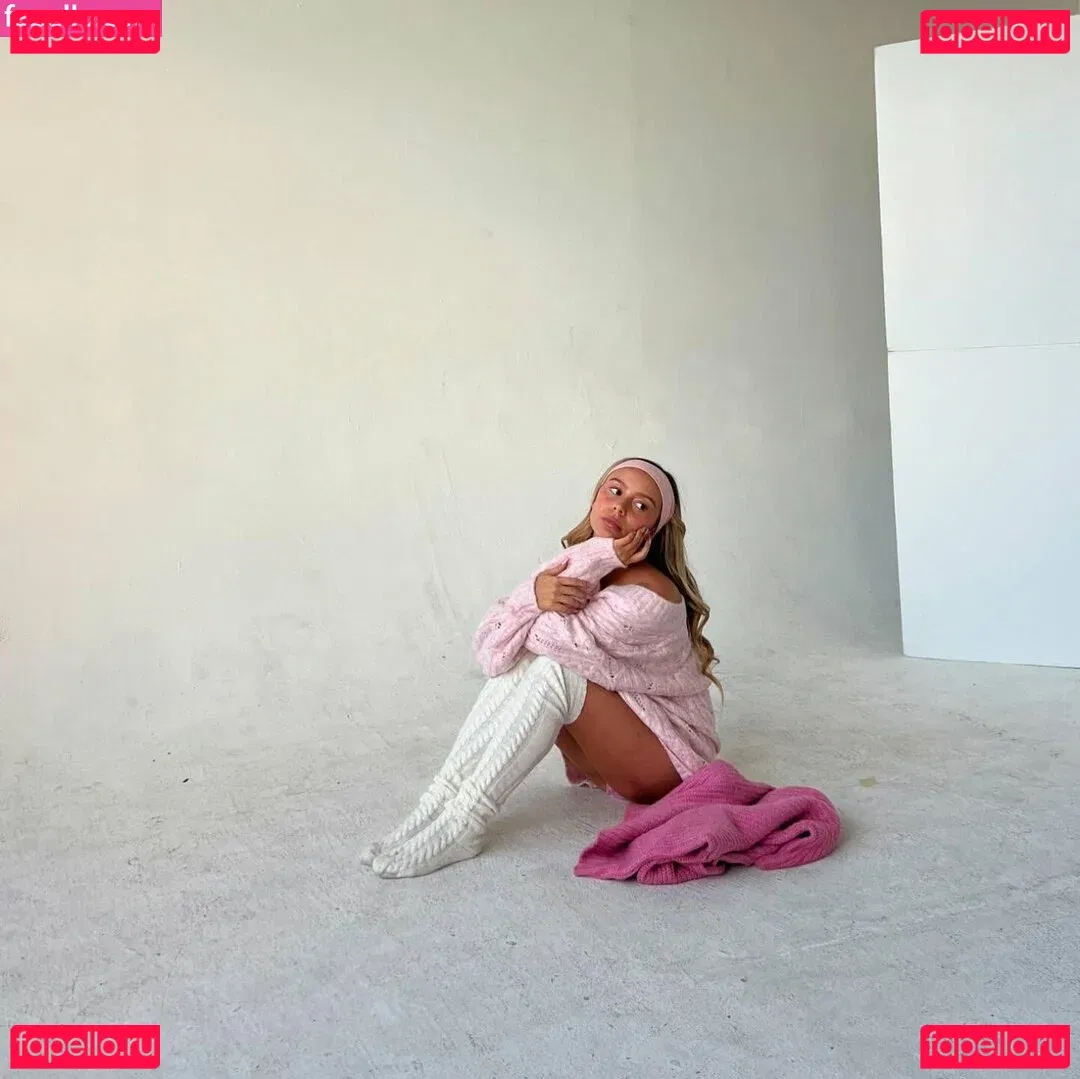 Genevieve Hannelius Onlyfans Photo Gallery 