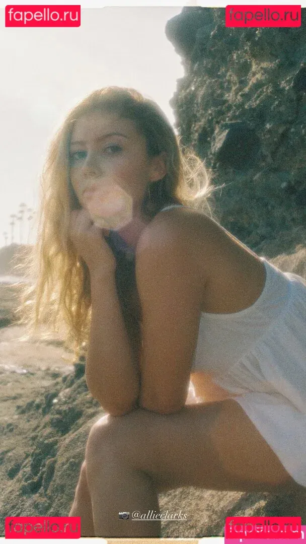 Genevieve Hannelius Onlyfans Photo Gallery 