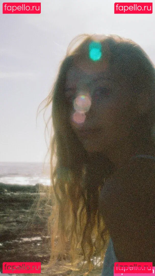 Genevieve Hannelius Onlyfans Photo Gallery 