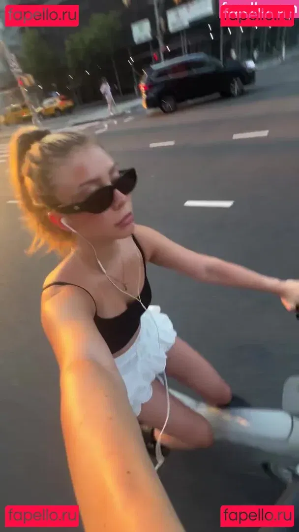 Genevieve Hannelius Onlyfans Photo Gallery 