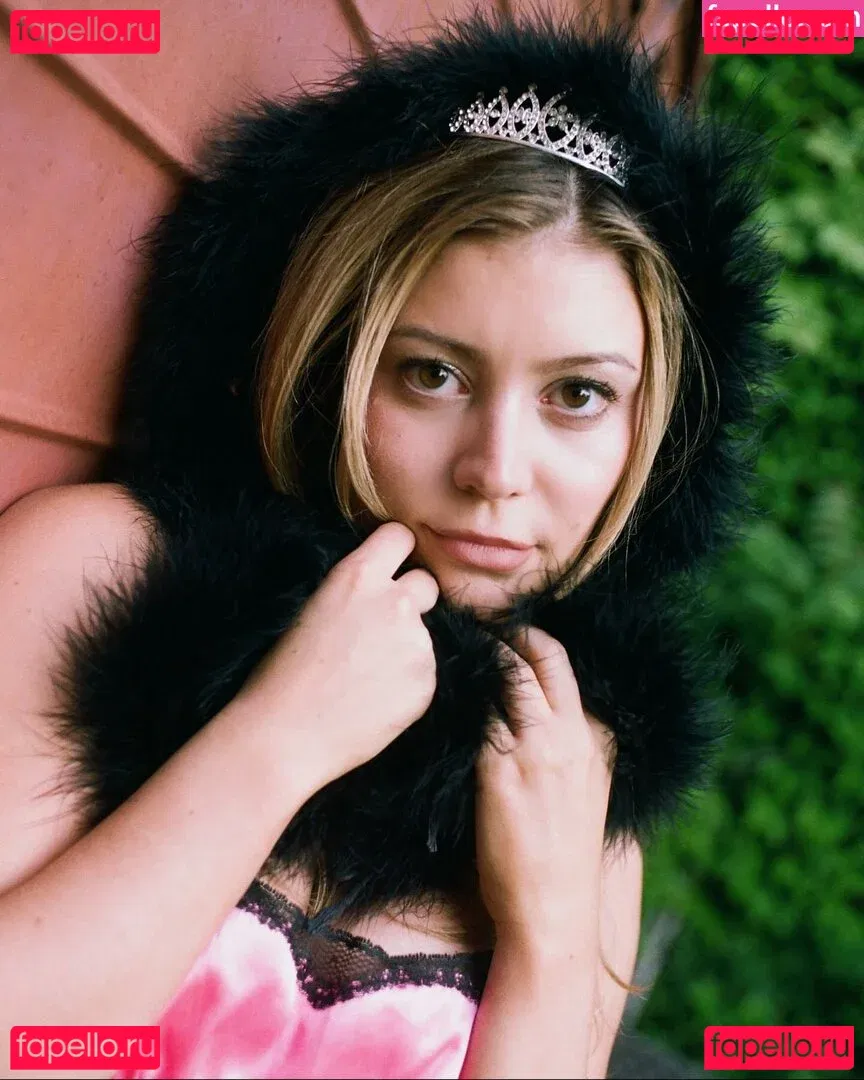 Genevieve Hannelius Onlyfans Photo Gallery 