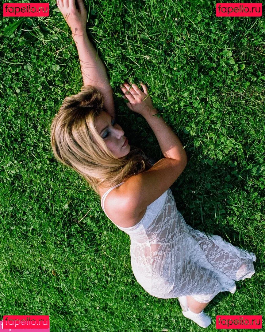 Genevieve Hannelius Onlyfans Photo Gallery 