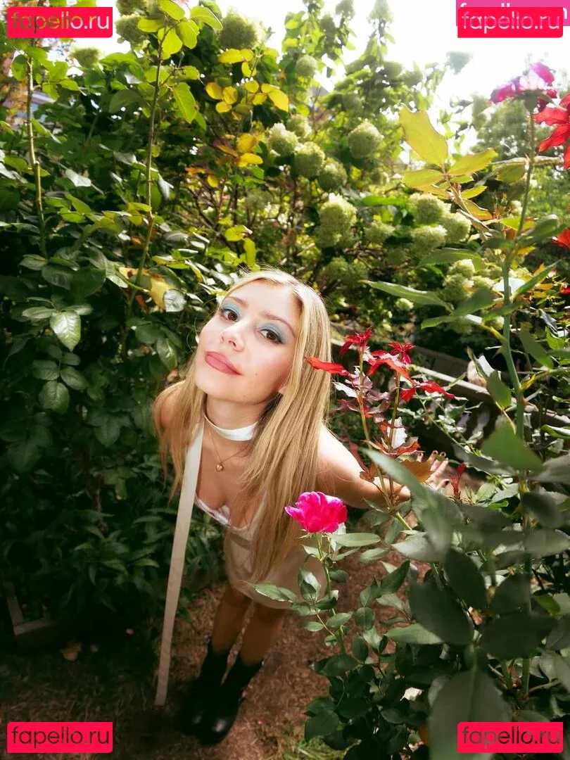 Genevieve Hannelius Onlyfans Photo Gallery 