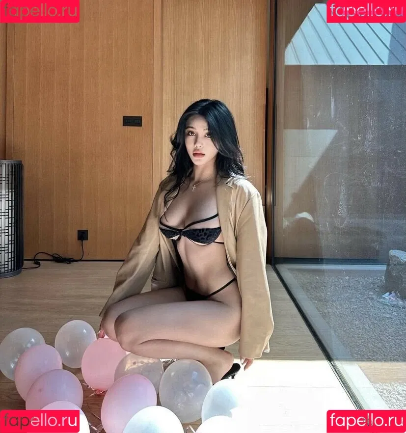 June Gong Onlyfans Photo Gallery 