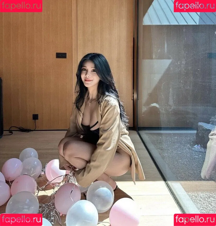 June Gong Onlyfans Photo Gallery 