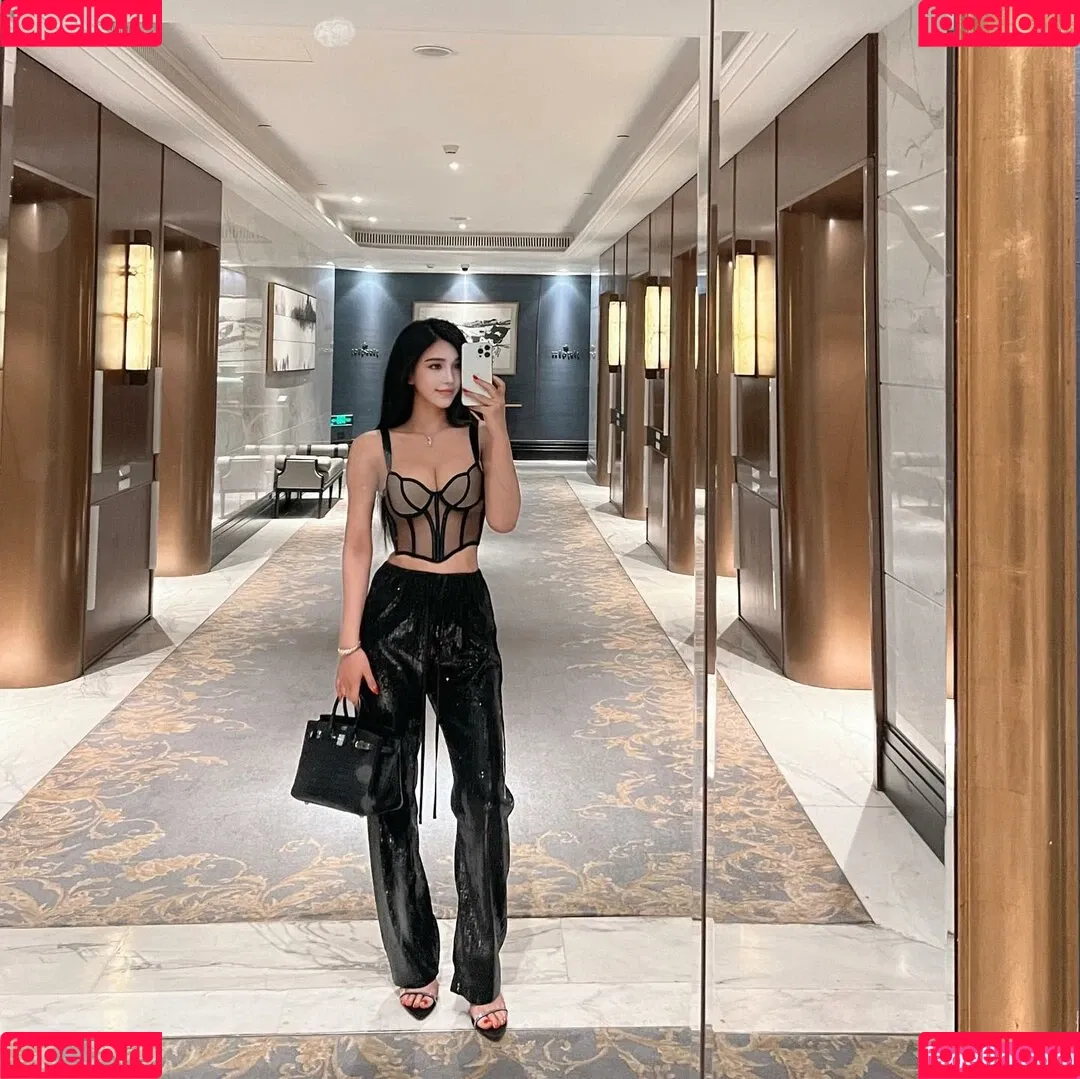 June Gong Onlyfans Photo Gallery 