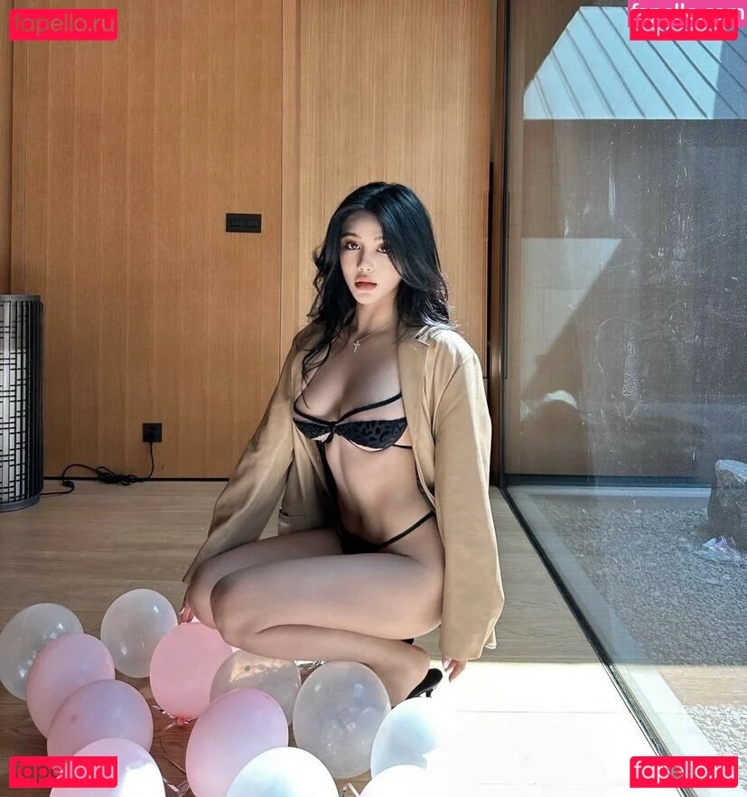 June Gong Onlyfans Photo Gallery 