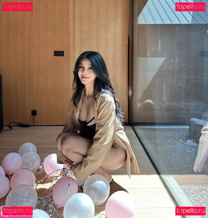 June Gong Onlyfans Photo Gallery 