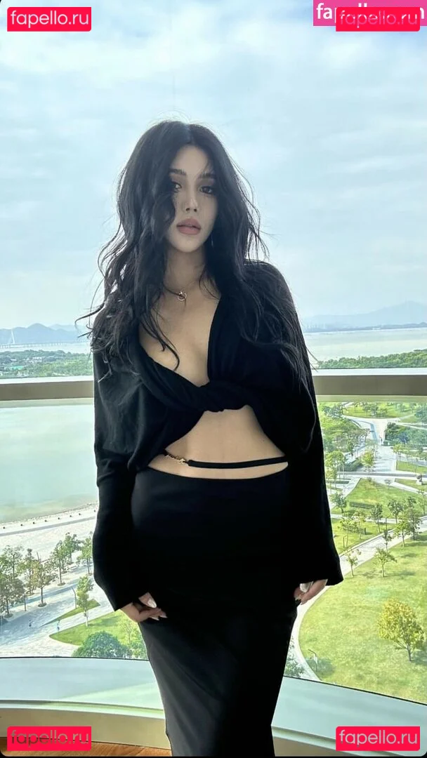 June Gong Onlyfans Photo Gallery 