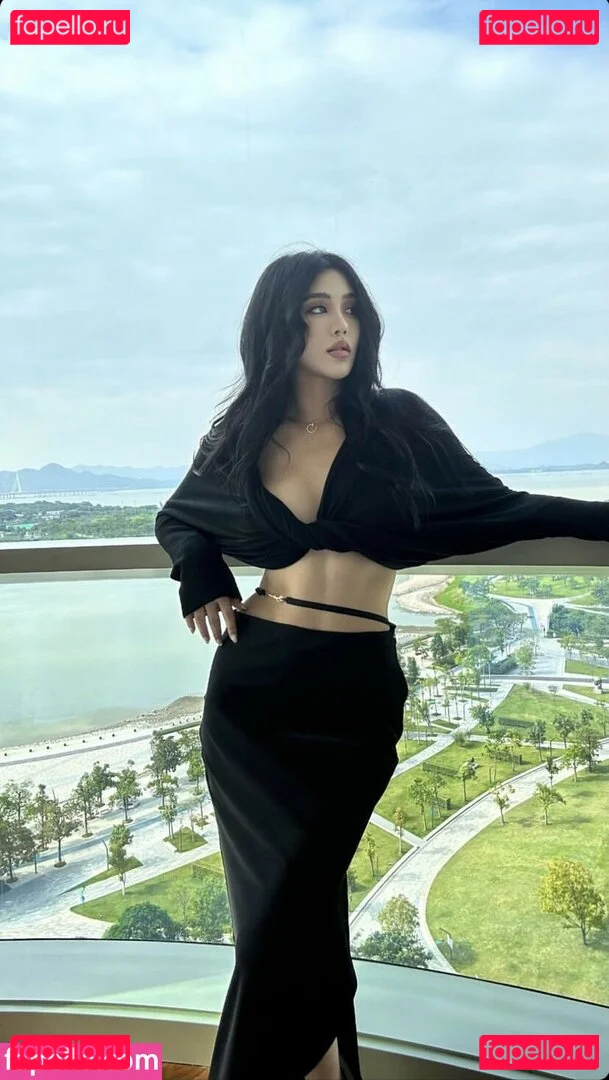 June Gong Onlyfans Photo Gallery 