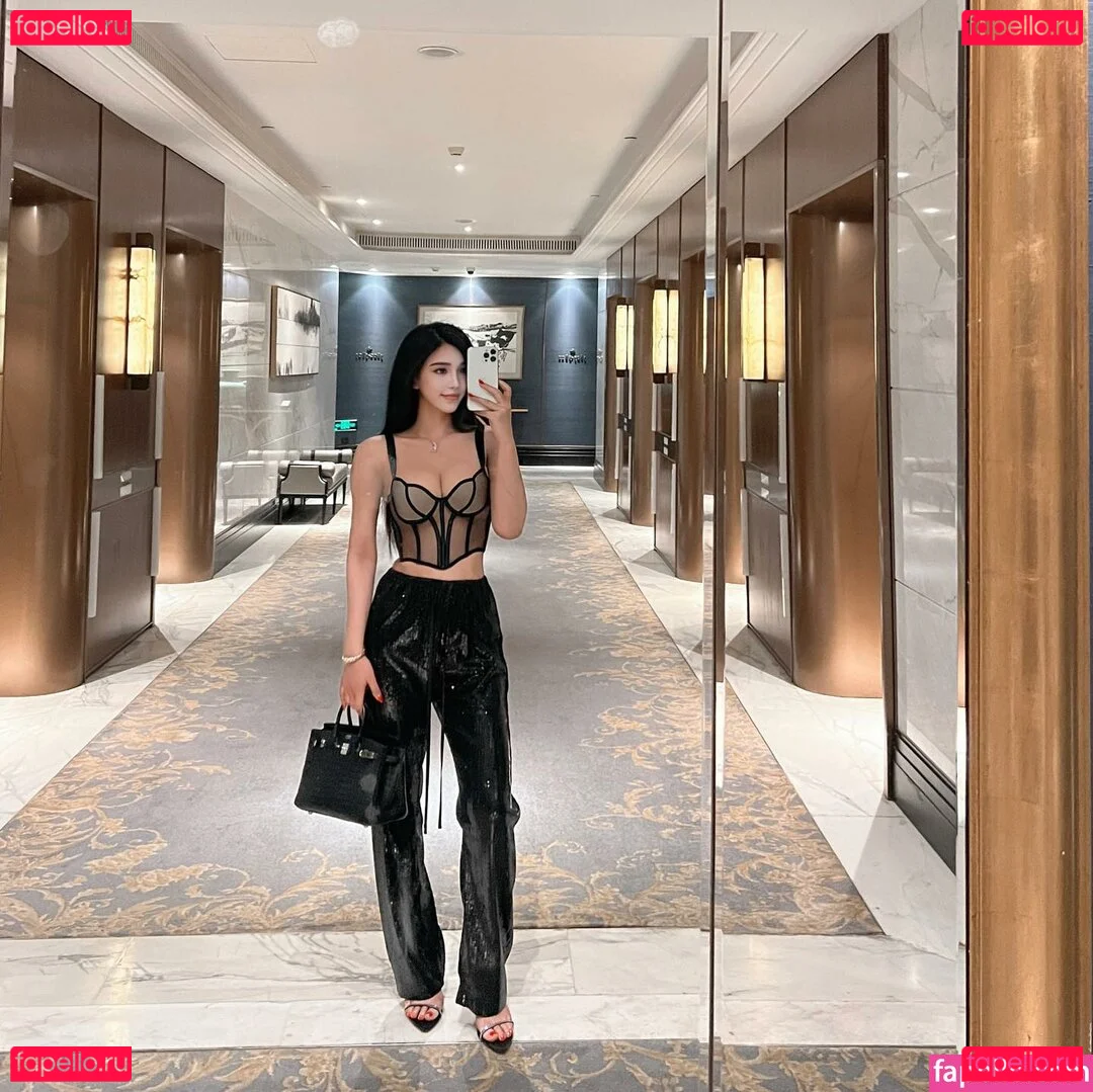 June Gong Onlyfans Photo Gallery 