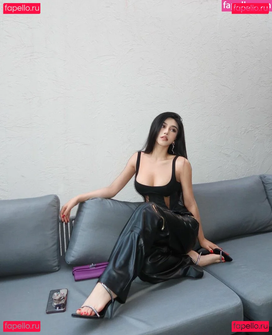 June Gong Onlyfans Photo Gallery 