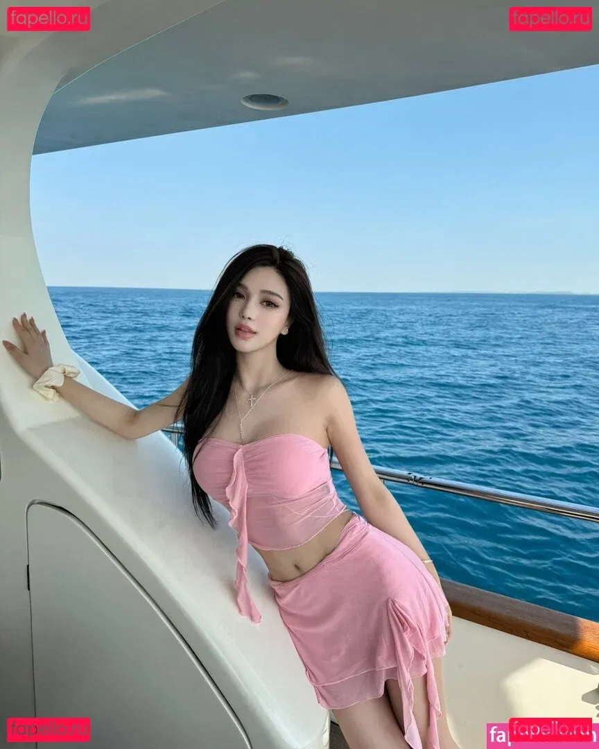 June Gong Onlyfans Photo Gallery 