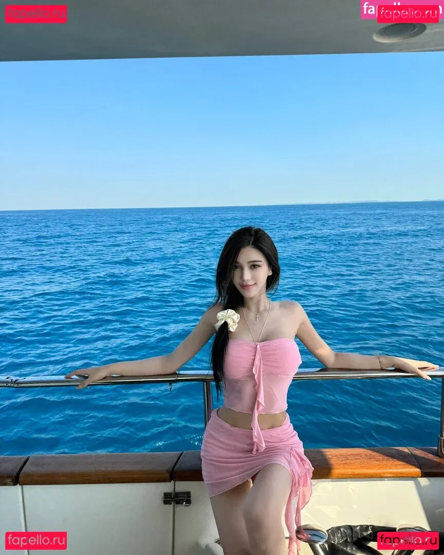 June Gong Onlyfans Photo Gallery 