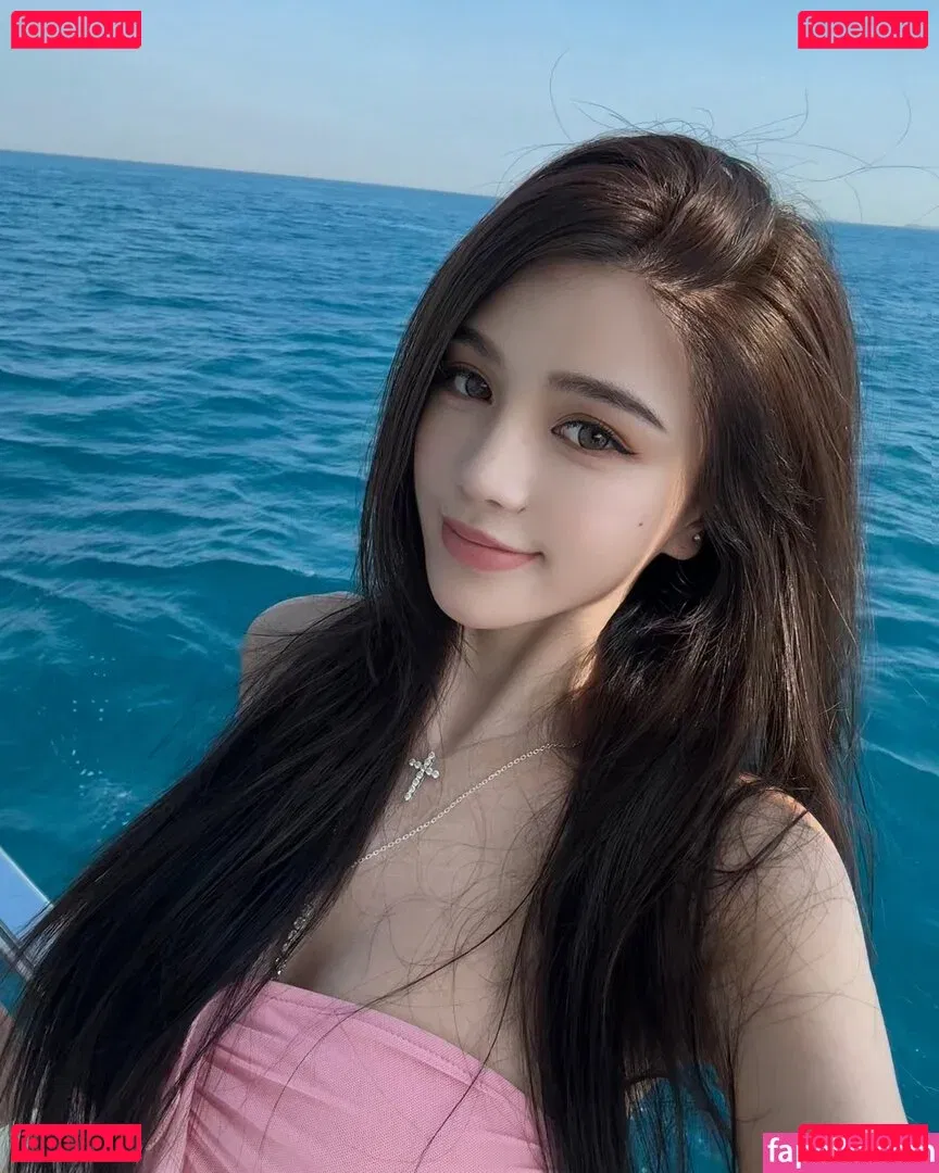 June Gong Onlyfans Photo Gallery 