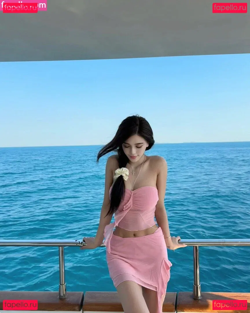 June Gong Onlyfans Photo Gallery 