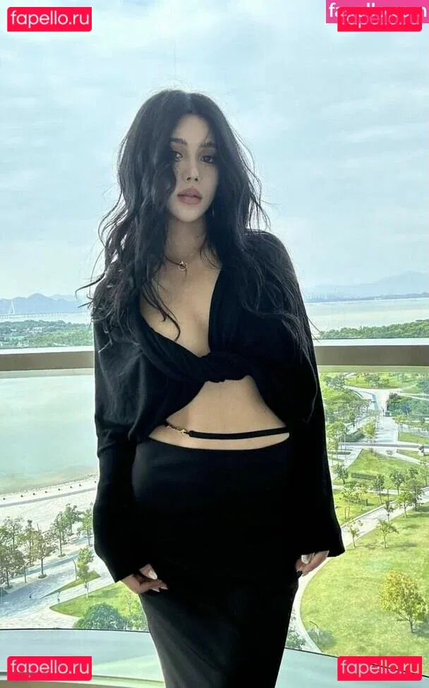 June Gong Onlyfans Photo Gallery 