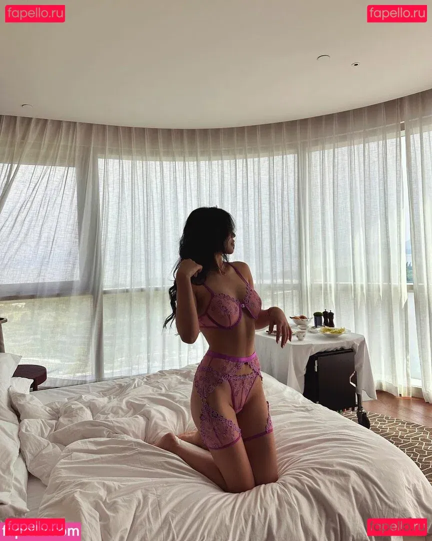 June Gong Onlyfans Photo Gallery 