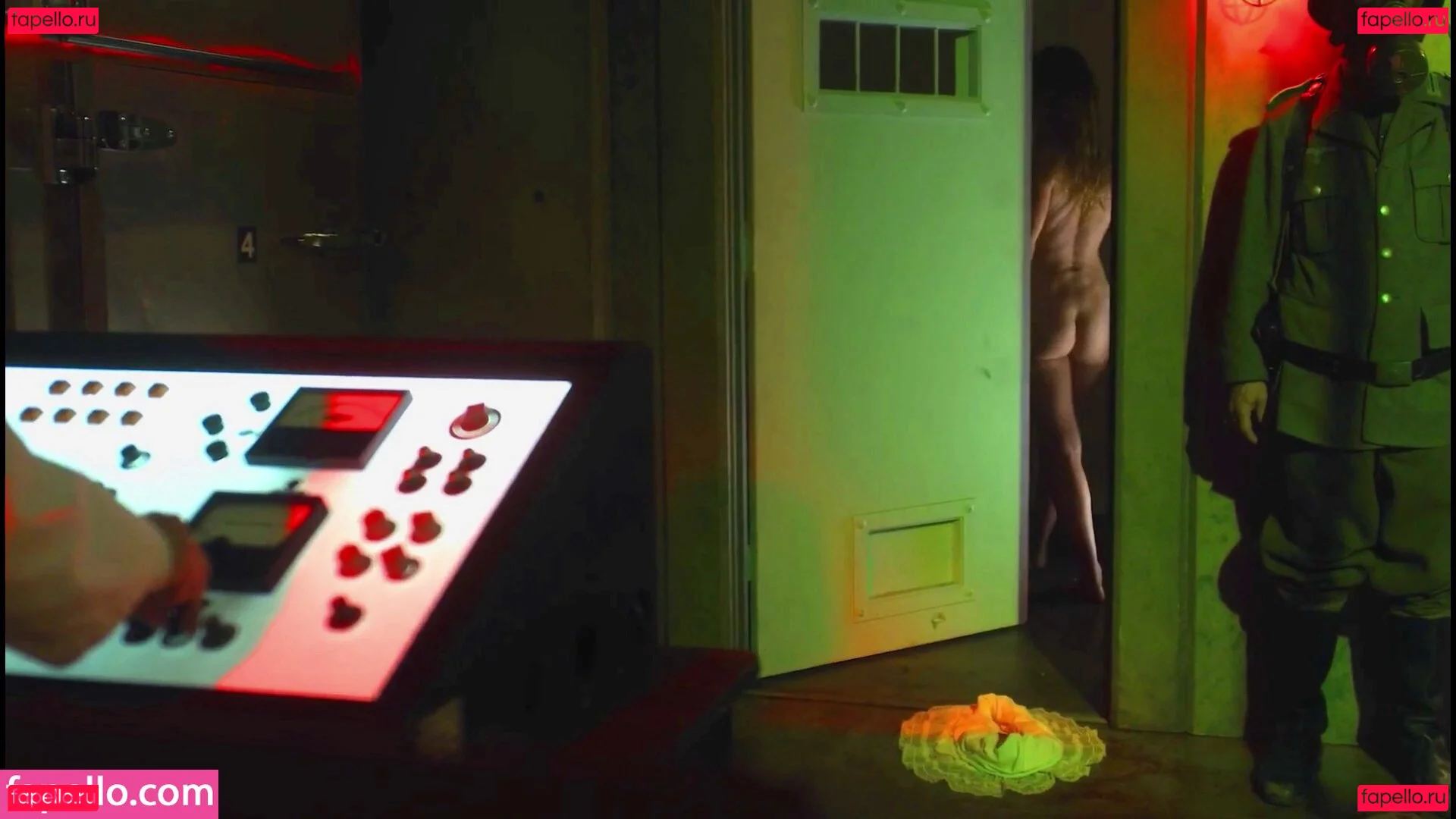 Dominique Swain Onlyfans Photo Gallery 