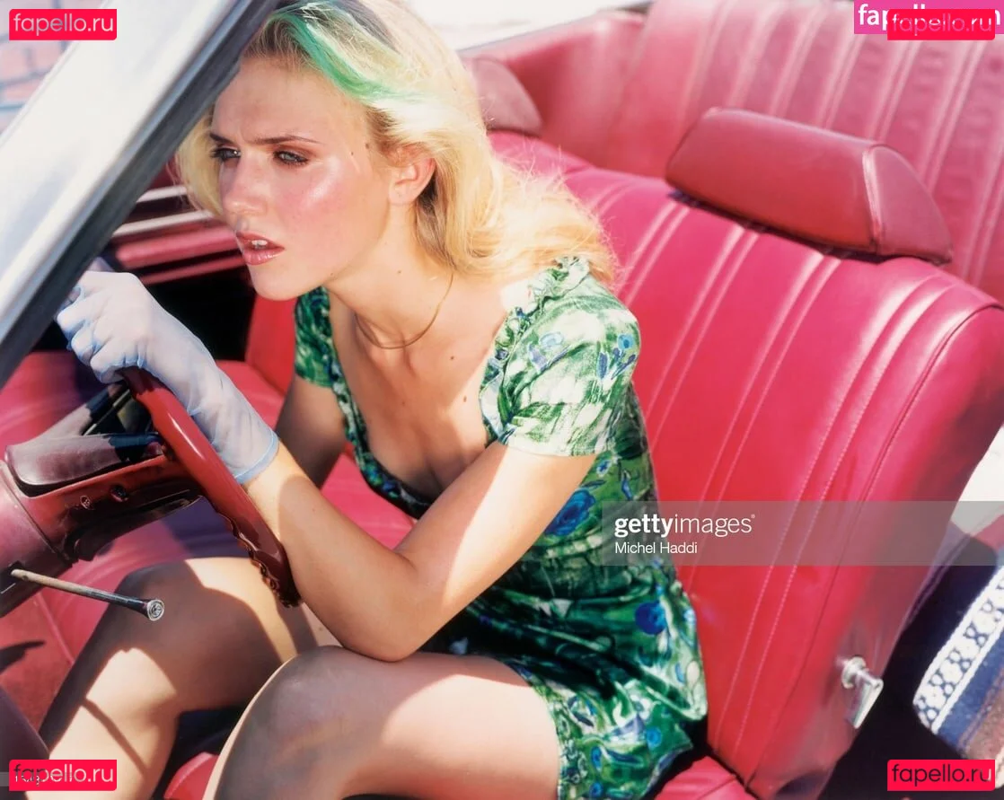 Dominique Swain Onlyfans Photo Gallery 