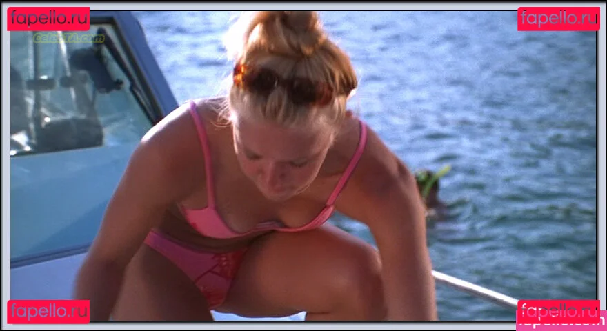 Dominique Swain Onlyfans Photo Gallery 