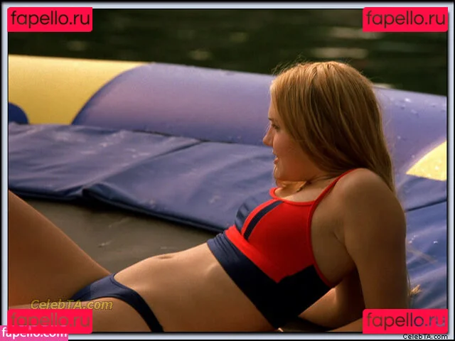 Dominique Swain Onlyfans Photo Gallery 