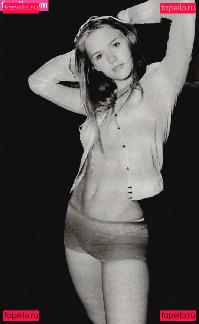 Dominique Swain Onlyfans Photo Gallery 