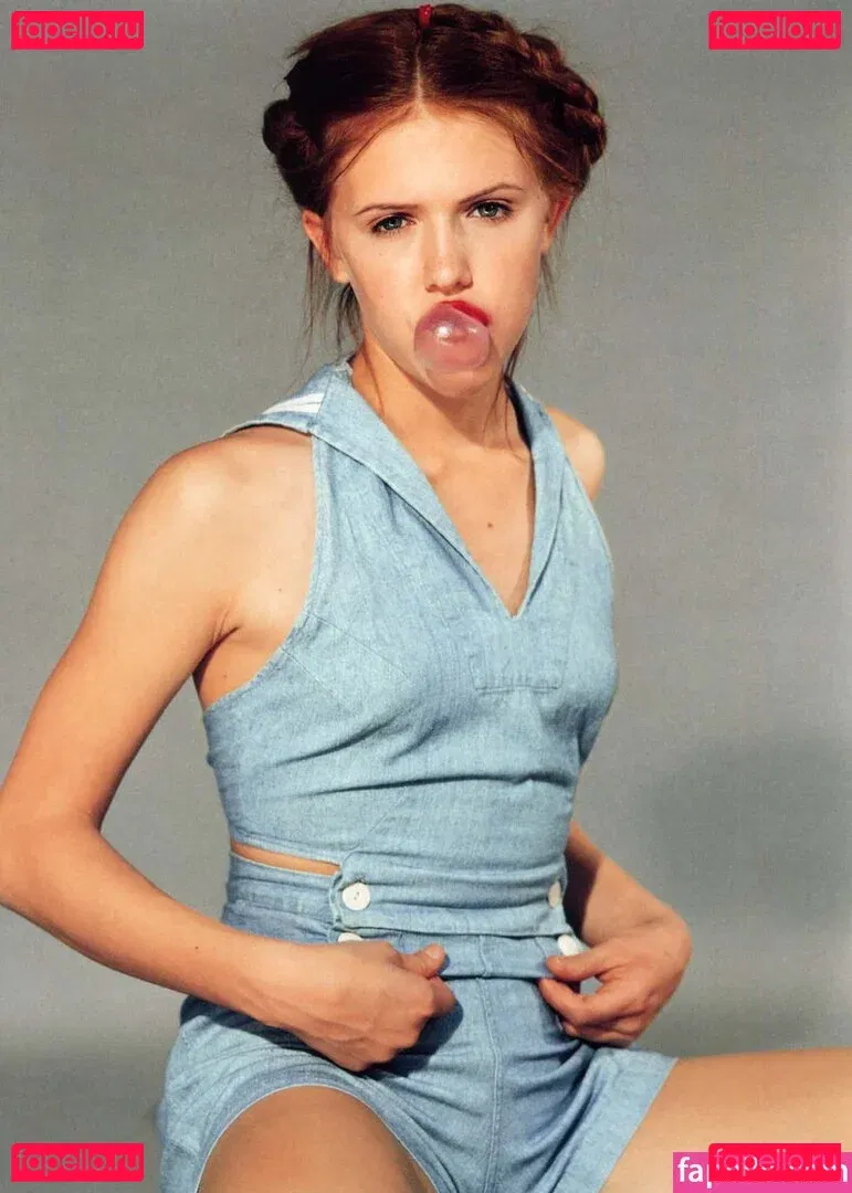 Dominique Swain Onlyfans Photo Gallery 