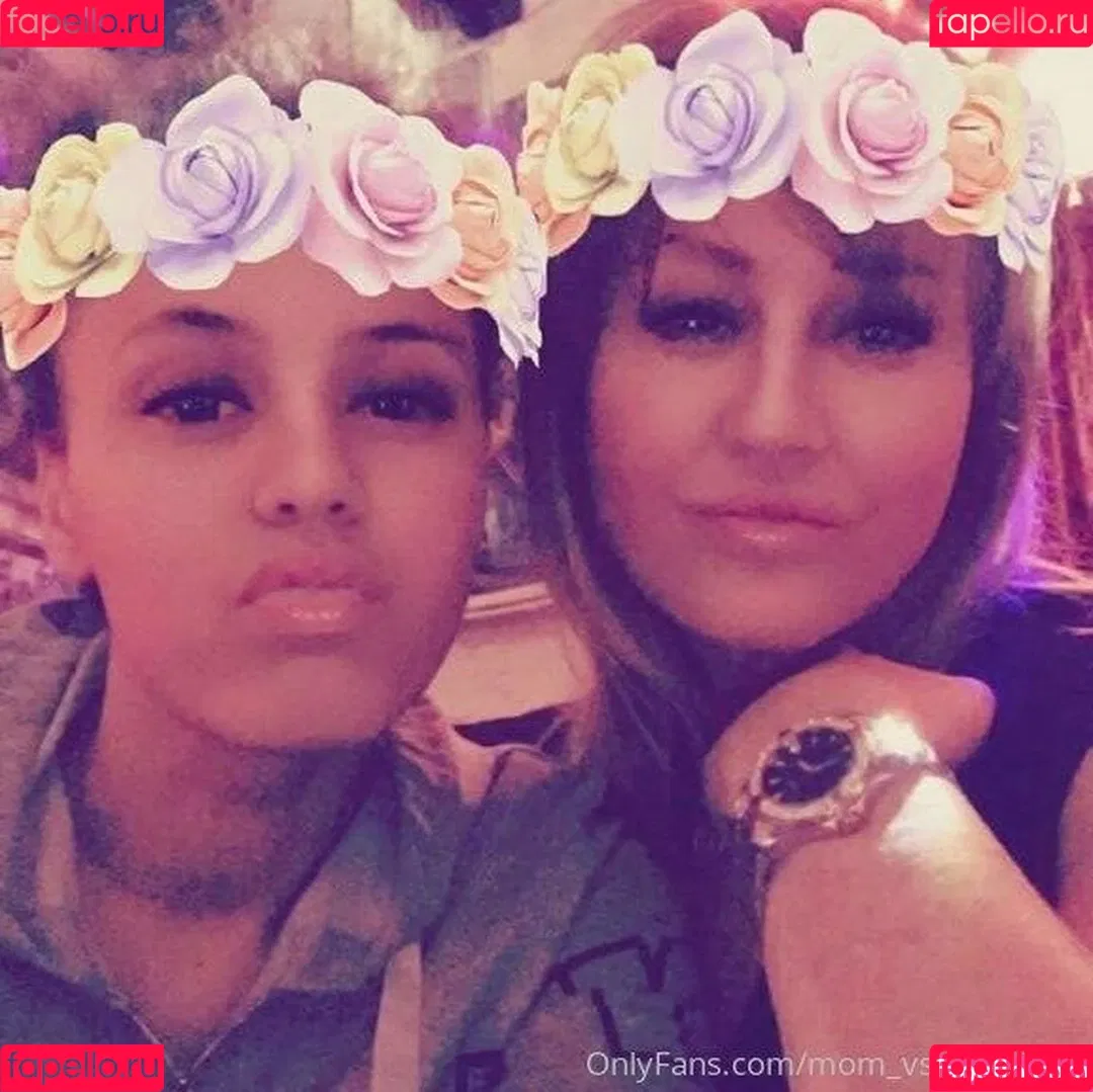 mom_vs_daughter Onlyfans Photo Gallery 