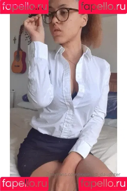 mom_vs_daughter Onlyfans Photo Gallery 
