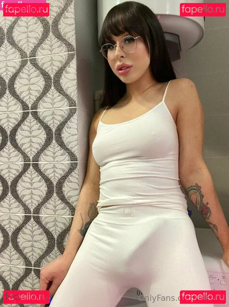 viki_vii Onlyfans Photo Gallery 