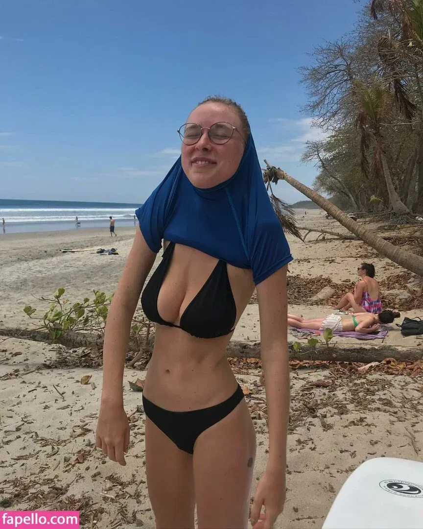 YouRina Onlyfans Photo Gallery 