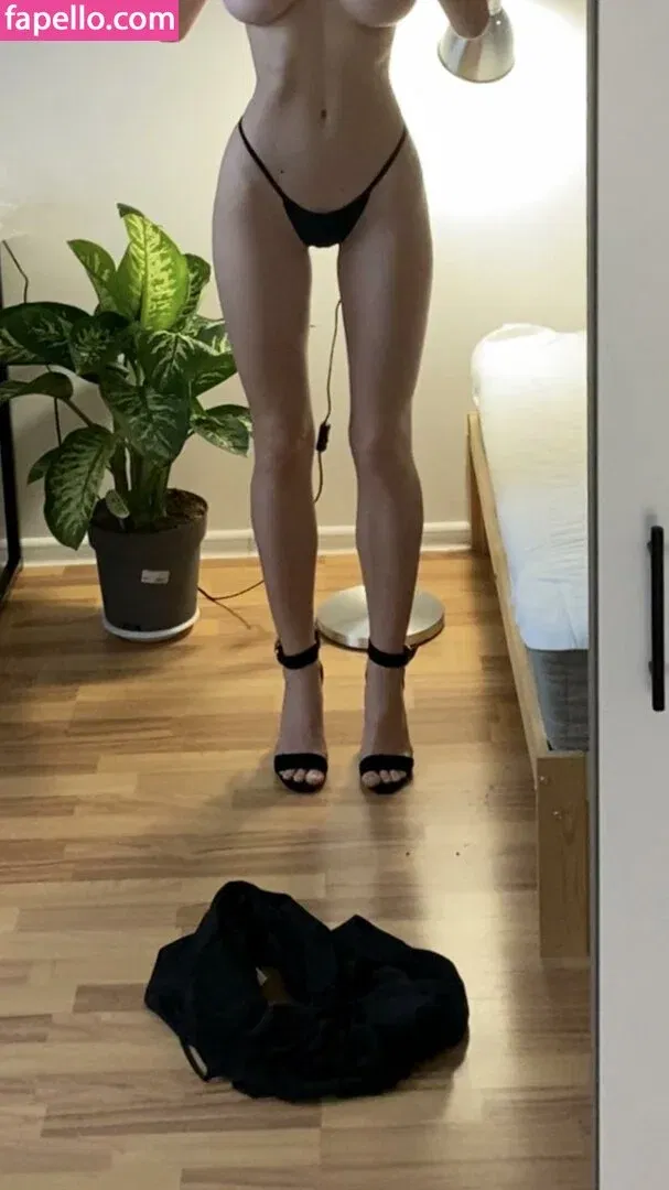 YouRina Onlyfans Photo Gallery 