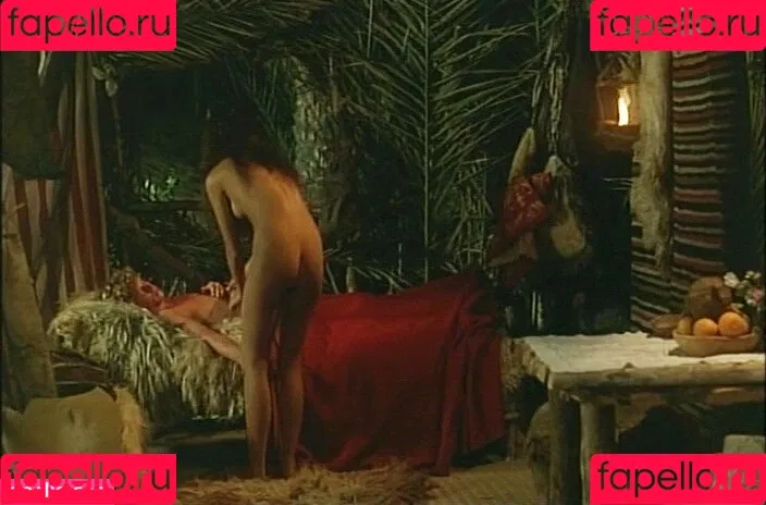 Phoebe Cates Onlyfans Photo Gallery 